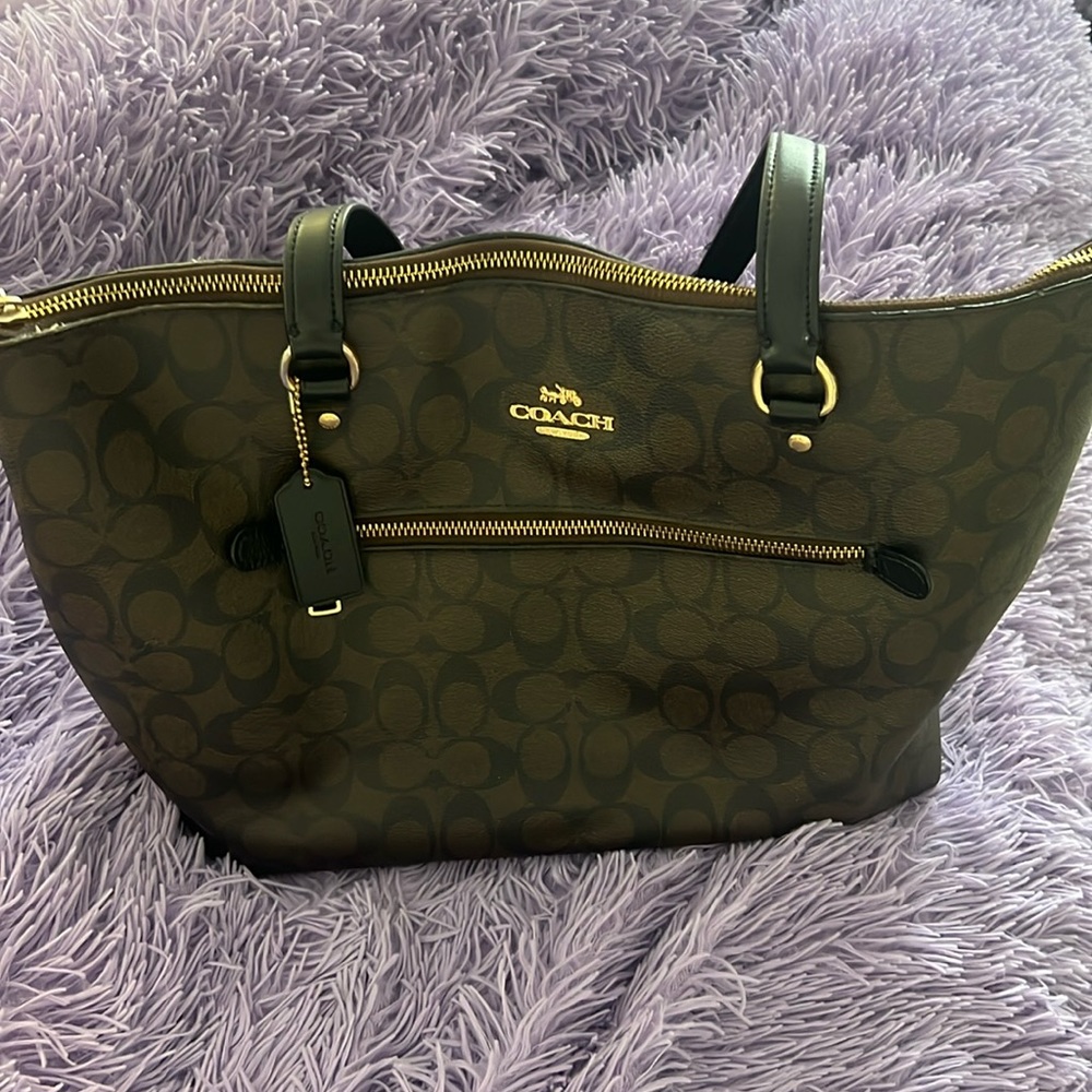 Gallery Tote In Signature Canvas
